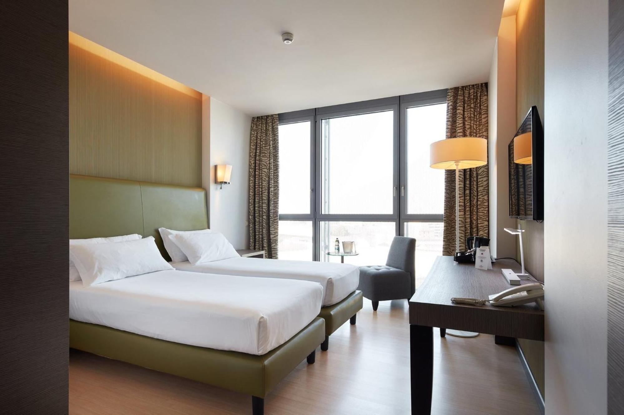 คราวน์ พลาซา เวโรนา ฟิเอรา Hotel ภายนอก รูปภาพ